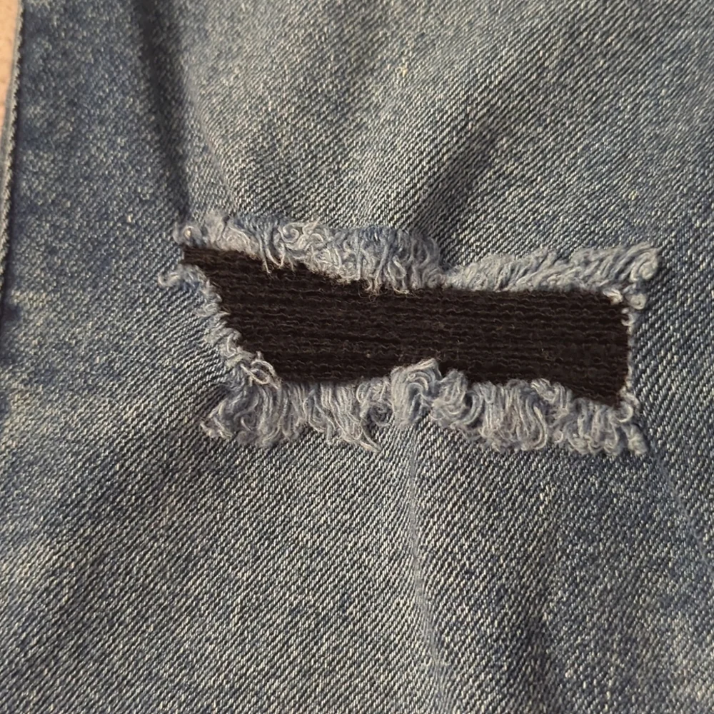 Old Navy Extra High-waisted Rockstar 360° Stretch Super-Skinny Ripped Ankle, 16 - Picture 3 of 7